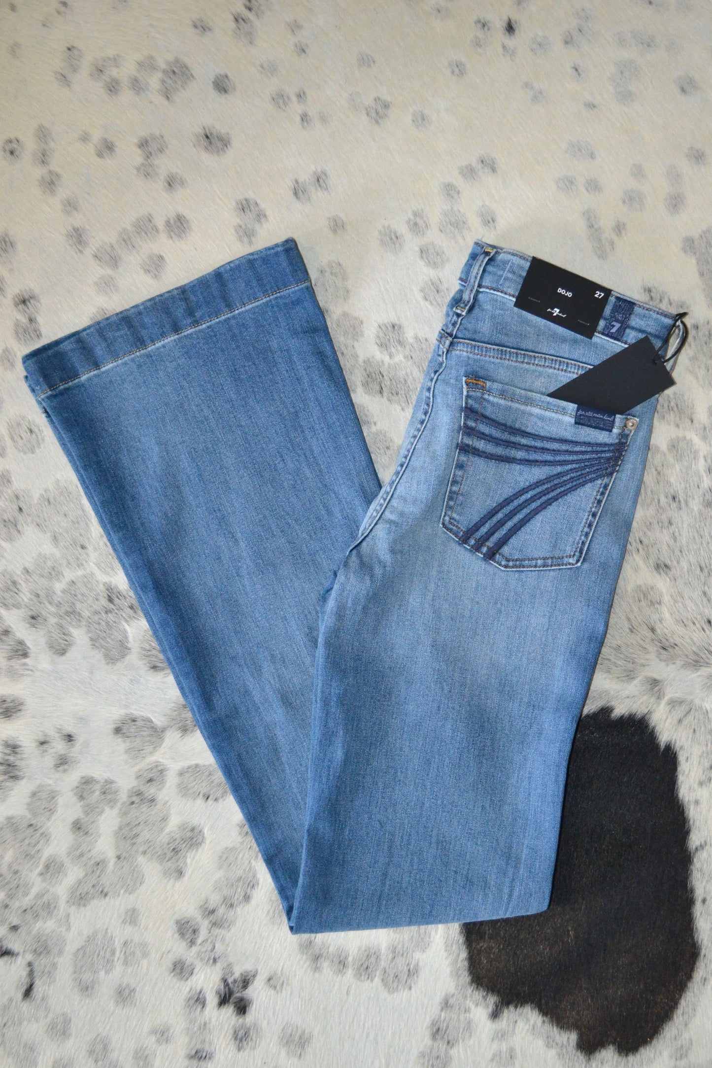 7 For All Mankind Dojos Light Wash with Dark Pockets
