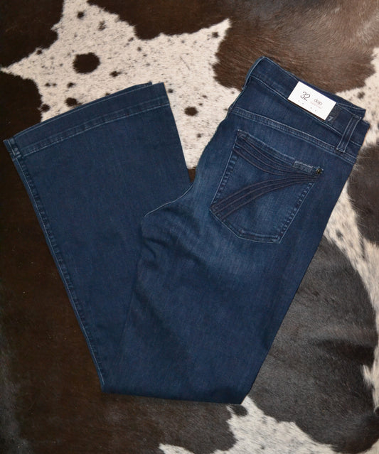 7 For All Mankind Dojos Size 32 with 34 Inseam