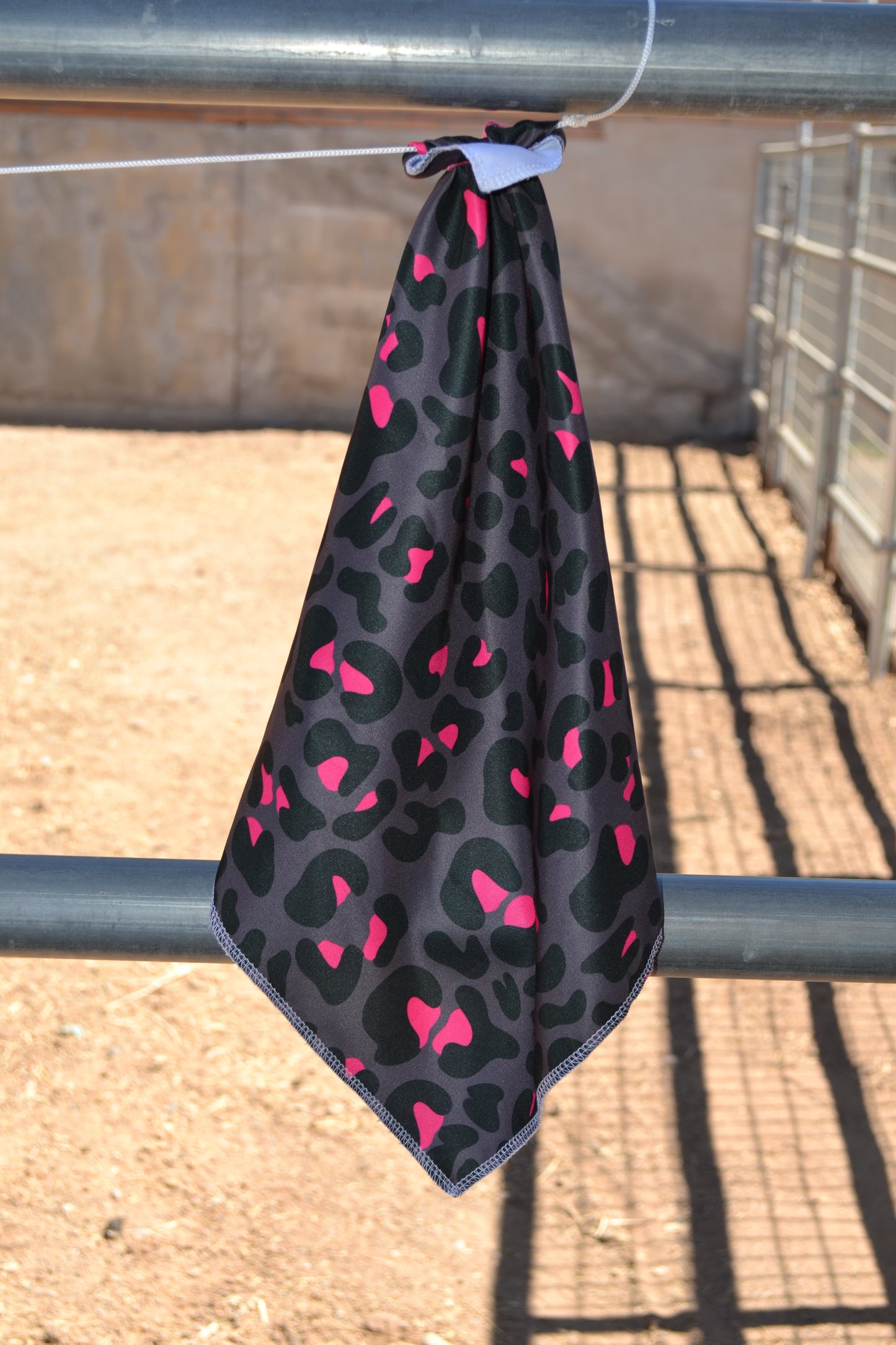 Black Pink Cheetah Breakaway Flag