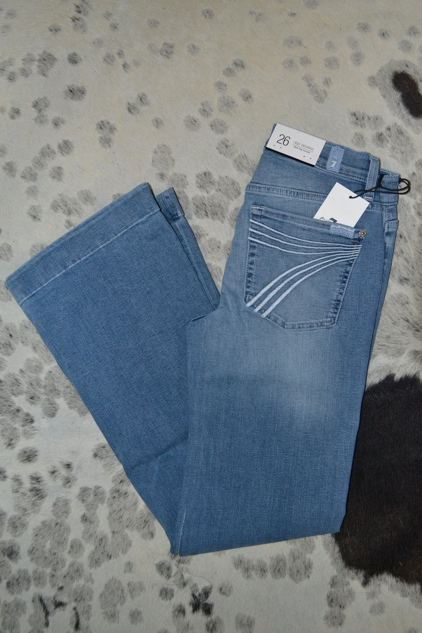 7 For All Mankind Dojos Light Wash White Pocket Size 24-32 Tailorless Sadee