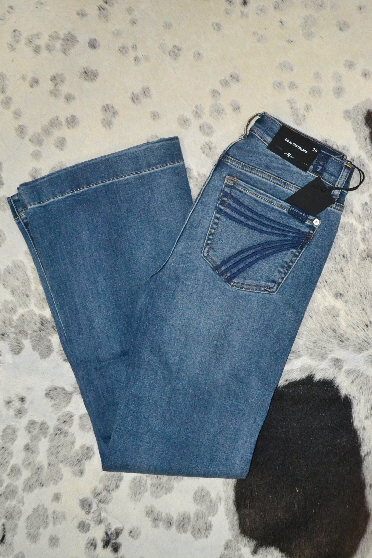 7 For All Mankind Dojos Light Wash with Dark Pockets Tailorless