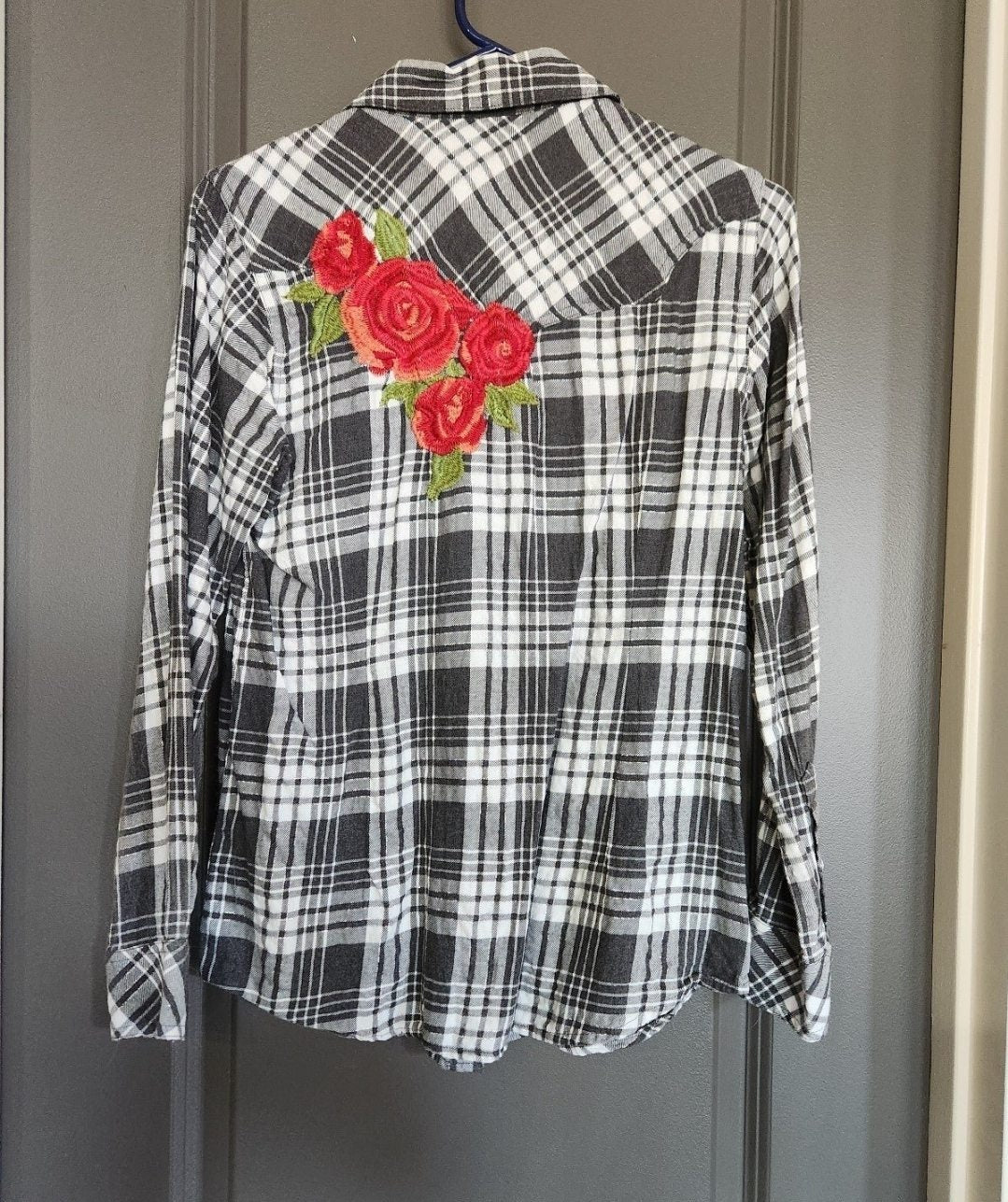 Ariat Rose Embroidered Small Rodeo Shirt